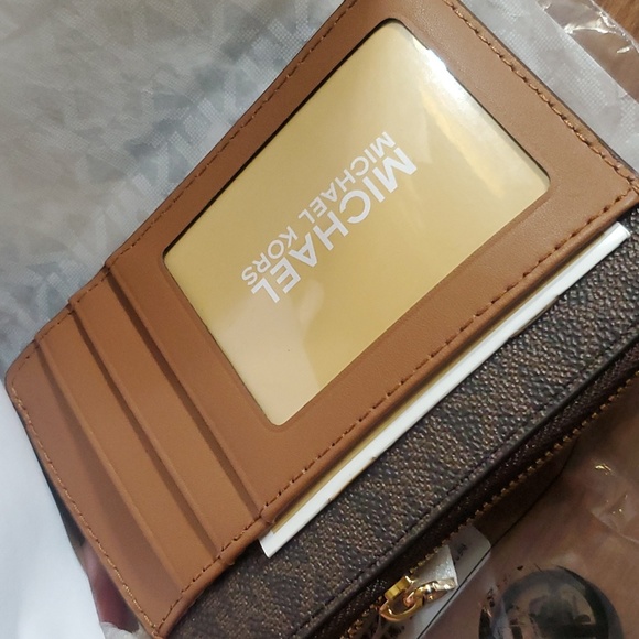 Michael Kor's jet set wallet - Picture 2 of 7